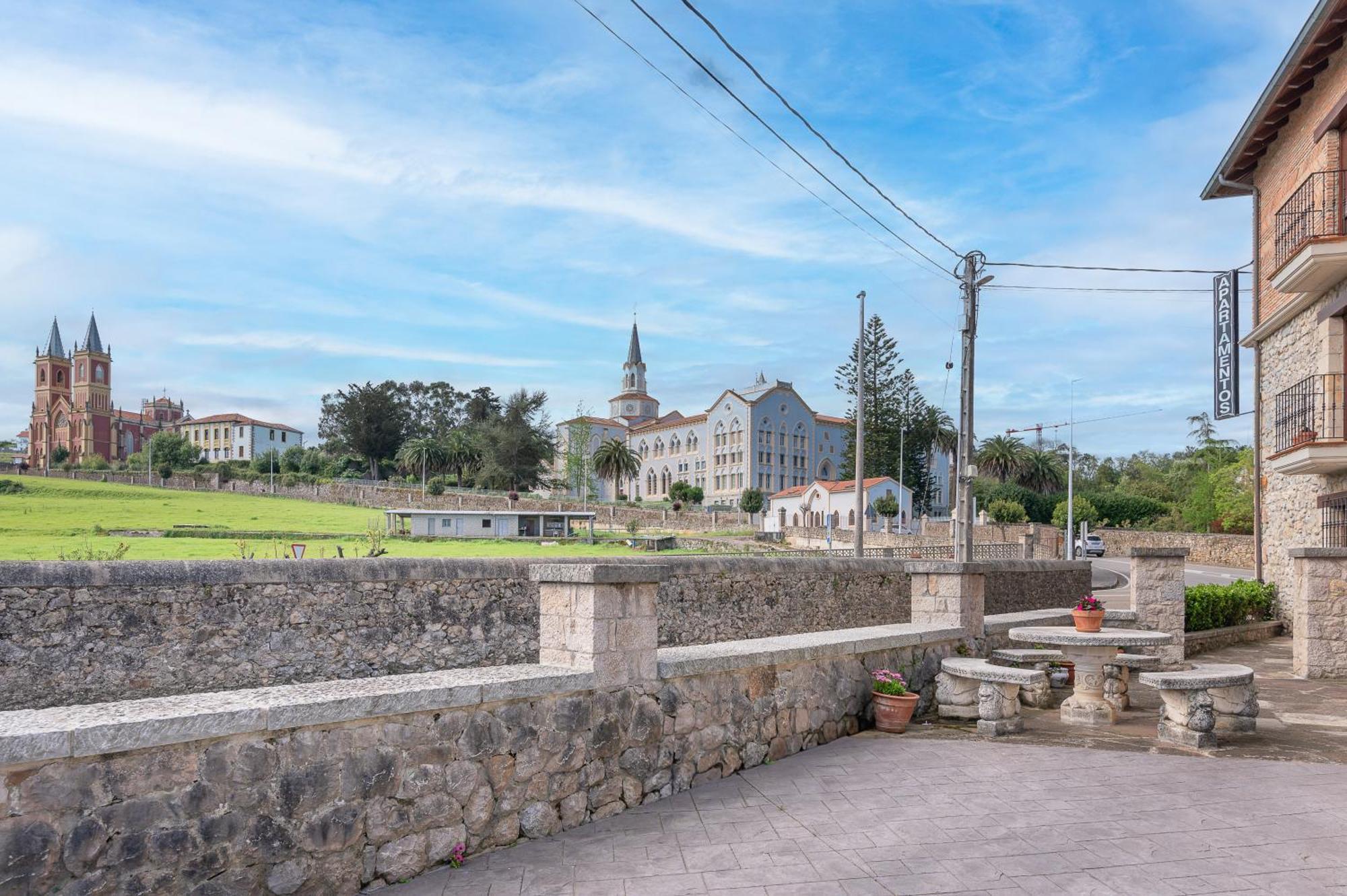 Apartamentos El Cruce De Moraton Cóbreces Εξωτερικό φωτογραφία