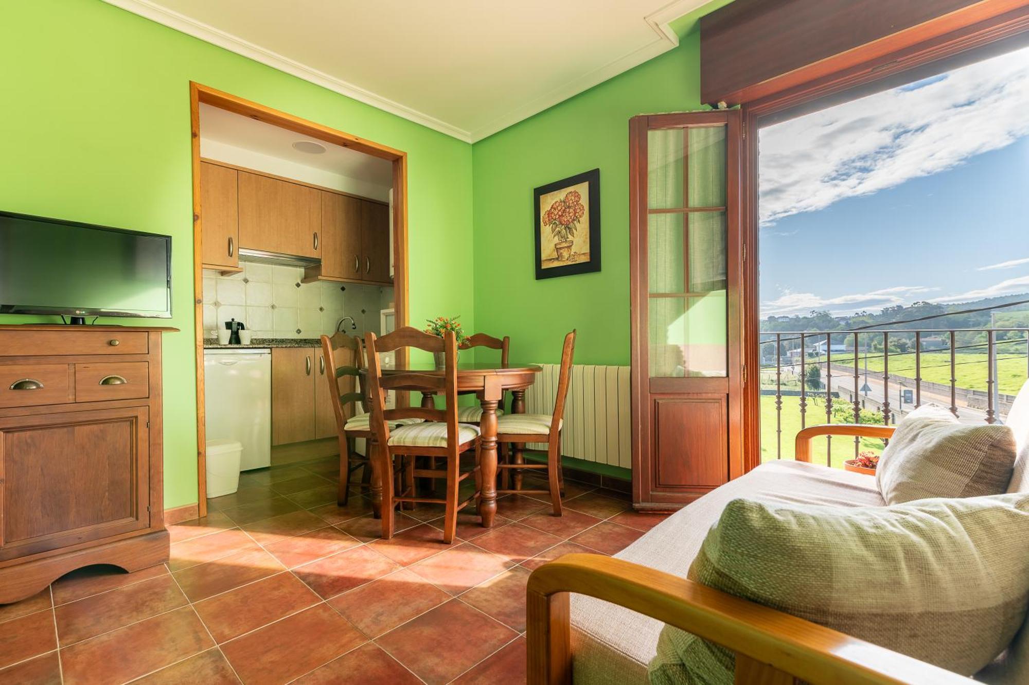 Apartamentos El Cruce De Moraton Cóbreces Εξωτερικό φωτογραφία