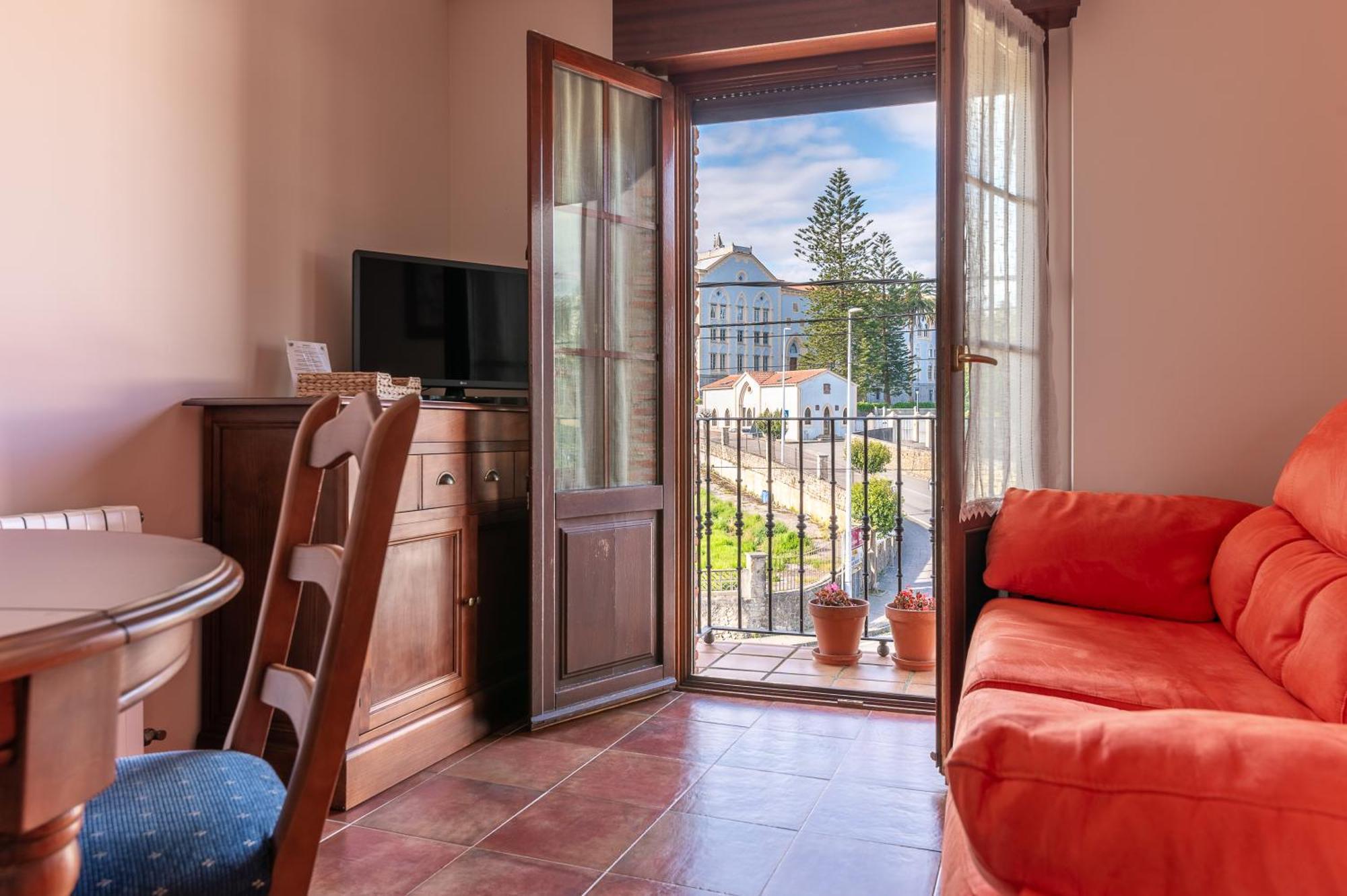 Apartamentos El Cruce De Moraton Cóbreces Εξωτερικό φωτογραφία